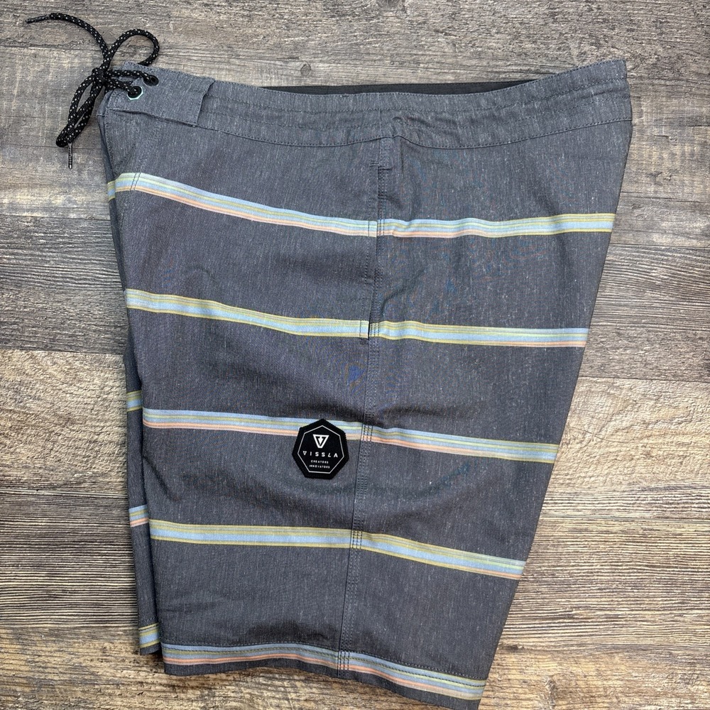 VISSLA Men's 32 Spaced Out 18.5" Board Shorts Gray Stripe Stretch‎ Quick Dry